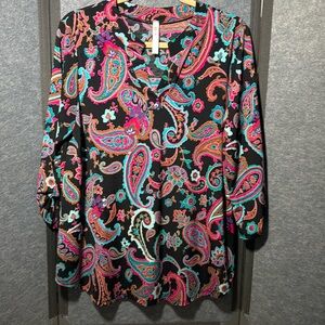 Dear Scarlett Size L - Fits size 14-16
Tunic 3/4-sleeve. Stretch